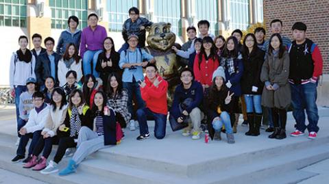 Chinese Students and Scholars Association with Goldy Statue