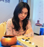 Stephanie Yin playing Go