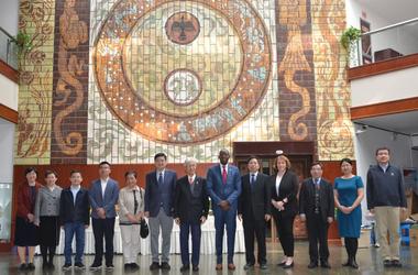 University delegation with representatives from Xi'an Jiaotong University